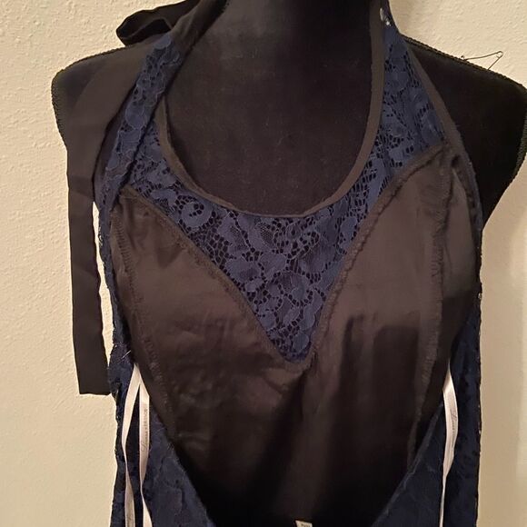 Lover+friends lace open back halter dress, never worn - Picture 2 of 3